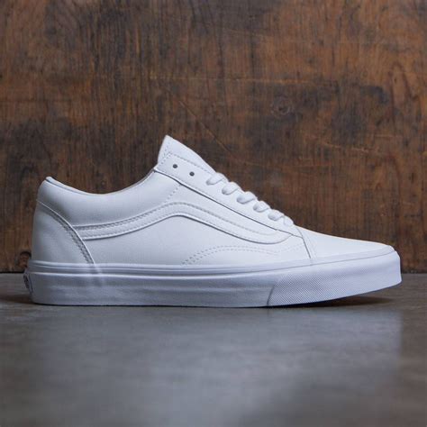 white Vans old skool